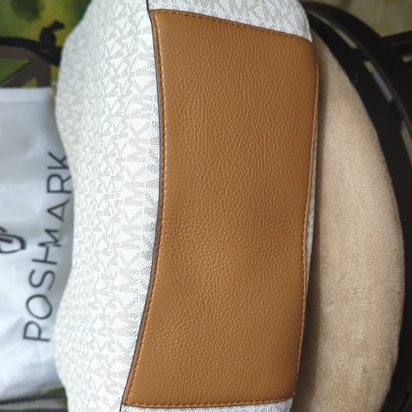 023 - NWT MICHAEL KORS shoulder bag! 💕 - Picture 5 of 13